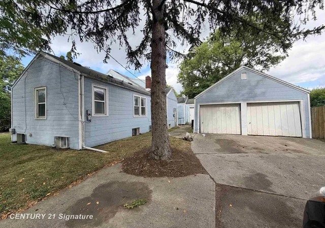 Listing Photo 5 - Condo for sale in building located at 2419 State St, Saginaw, MI 48602