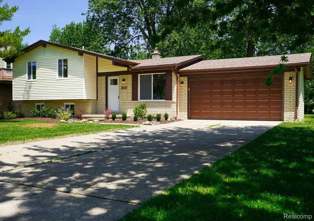 Photo 1 of Single family home for sale at 48297 Mallard Dr, Chesterfield, MI 48047 | MLS# 20261070485 | Listing updated on 2026-09-02