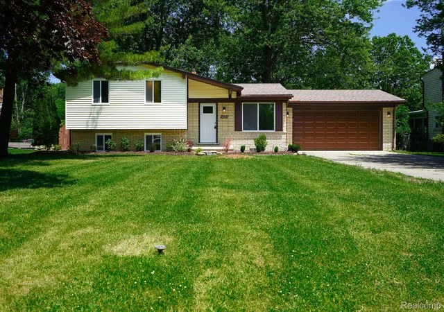 Photo 3 of Single family home for sale at 48297 Mallard Dr, Chesterfield, MI 48047 | MLS# 20261070485 | Listing updated on 2026-09-02