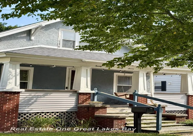 Photo 2 of Single family home for sale at 2127 3rd Street, Bay City, MI 48708 | MLS# 61050220541 | Listing updated on 2026-09-16