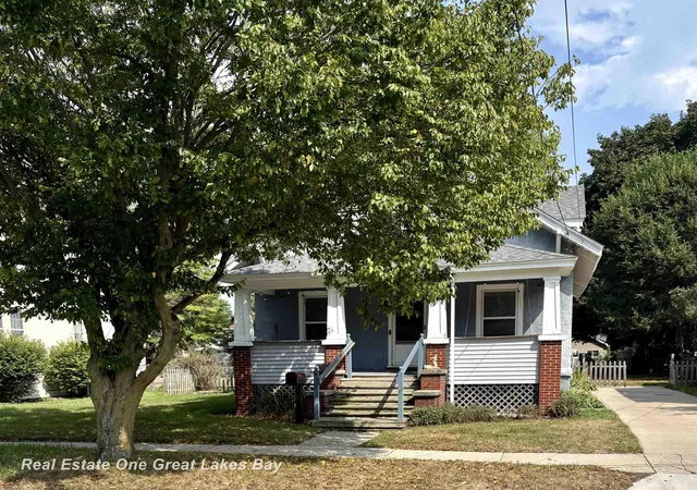 Photo 3 of Single family home for sale at 2127 3rd Street, Bay City, MI 48708 | MLS# 61050220541 | Listing updated on 2026-09-16