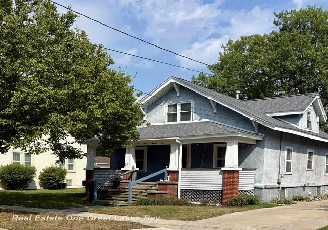 Photo 3 of Single family home for sale at 2127 3rd Street, Bay City, MI 48708 | MLS# 61050220541 | Listing updated on 2026-10-16