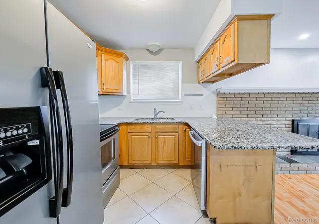 Photo 4 of Single family home for sale at 21520 Concord Ct, Southfield, MI 48076 | MLS# 20261070499 | Listing updated on 2026-09-21