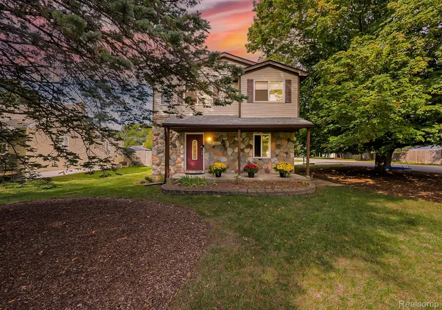 Photo 1 of Sale Pending at 18421 Filmore St, Livonia, MI 48152 | MLS# 20261070500 | Listing updated on 2026-09-20