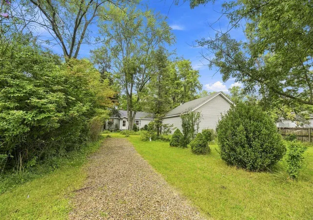 Photo 1 of Single family home for sale at 427 S Mayhew St, New Buffalo, MI 49117 | MLS# 69026046543 | Listing updated on 2026-09-03