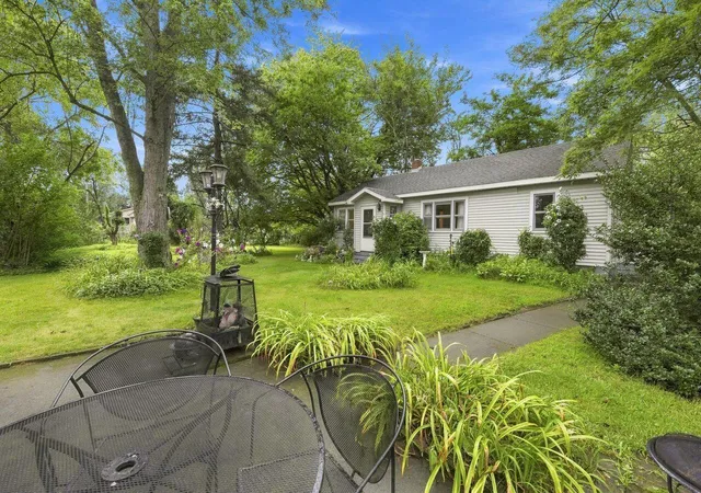 Photo 3 of Single family home for sale at 427 S Mayhew St, New Buffalo, MI 49117 | MLS# 69026046543 | Listing updated on 2026-09-03