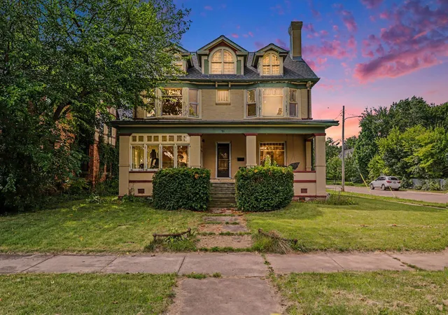 Single family home for sale at 31 Orchard Pl, Battle Creek, MI 49017 | MLS# 66026046544