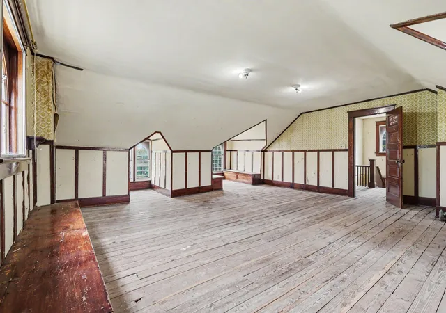Photo 3 of Single family home for sale at 31 Orchard Pl, Battle Creek, MI 49017 | MLS# 66026046544 | Listing updated on 2026-09-02
