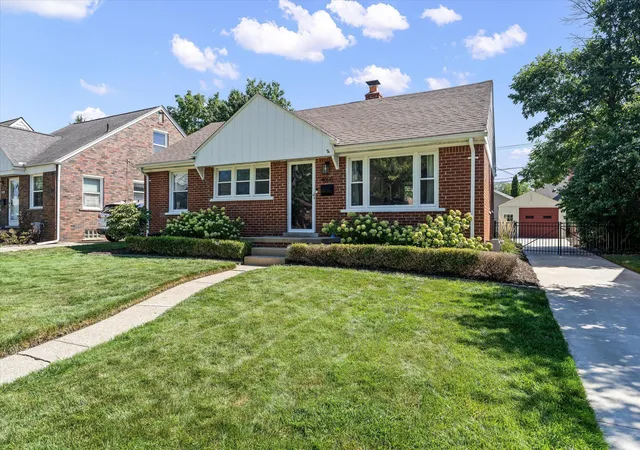 Photo 2 of Single family home for sale at 4608 Robinwood Ave, Royal Oak, MI 48073 | MLS# 81026046546 | Listing updated on 2026-09-04