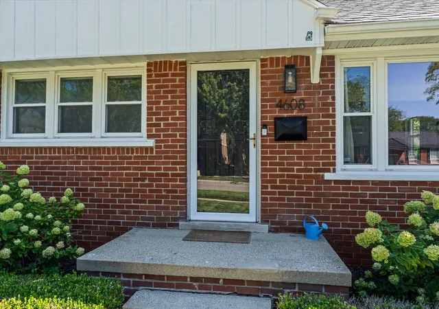 Photo 3 of Single family home for sale at 4608 Robinwood Ave, Royal Oak, MI 48073 | MLS# 81026046546 | Listing updated on 2026-09-04
