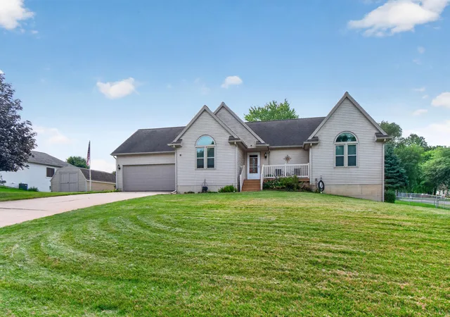 Photo 2 of Single family home for sale at 2101 Appleway Dr, Jackson, MI 49203 | MLS# 55026046549 | Listing updated on 2026-09-09