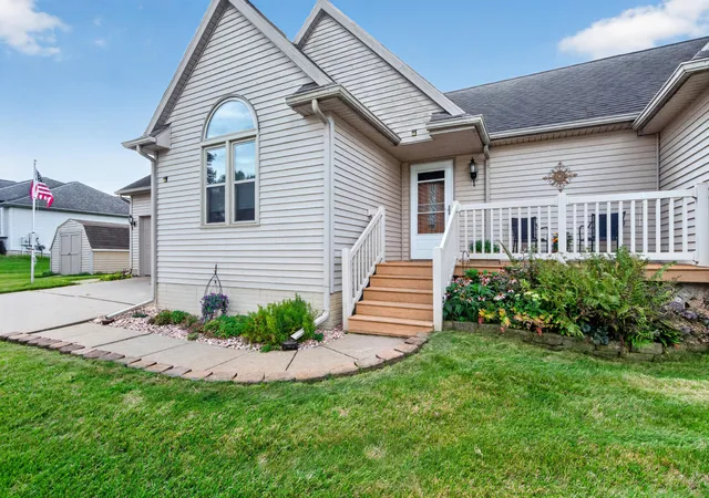 Photo 3 of Single family home for sale at 2101 Appleway Dr, Jackson, MI 49203 | MLS# 55026046549 | Listing updated on 2026-09-09
