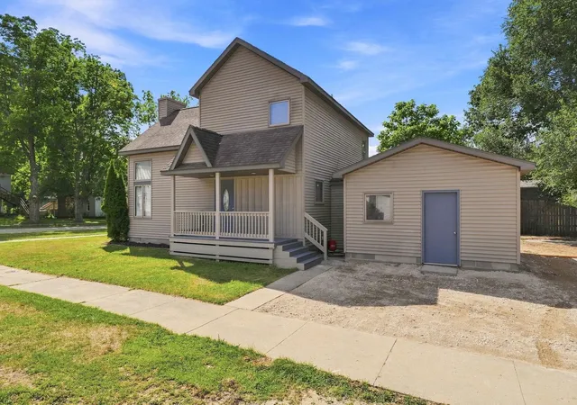 Photo 2 of Single family home for sale at 120 S Alvin St, Mesick, MI 49668 | MLS# 78080073120 | Listing updated on 2026-09-11