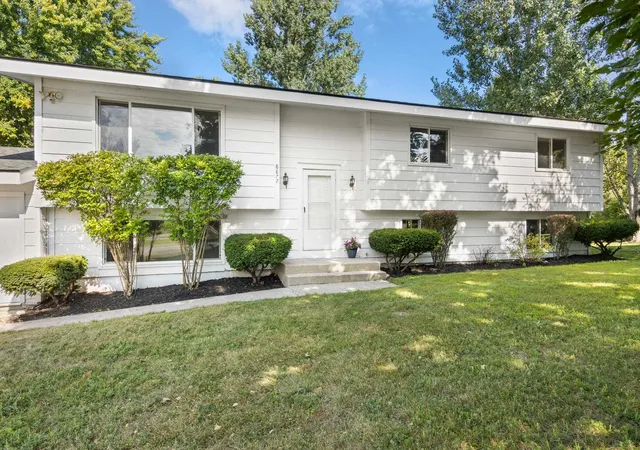 Photo 2 of Single family home for sale at 8877 Us 31 N, Williamsburg, MI 49690 | MLS# 78080073121 | Listing updated on 2026-09-05