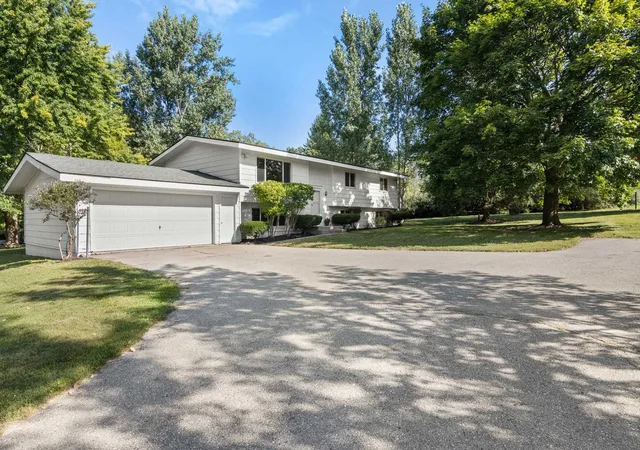 Photo 3 of Single family home for sale at 8877 Us 31 N, Williamsburg, MI 49690 | MLS# 78080073121 | Listing updated on 2026-09-05
