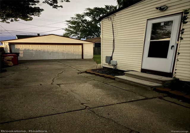 Photo 2 of Single family home for sale at 25620 Hudson St, Roseville, MI 48066 | MLS# 20261070507 | Listing updated on 2026-09-16