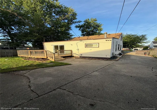 Photo 3 of Single family home for sale at 25620 Hudson St, Roseville, MI 48066 | MLS# 20261070507 | Listing updated on 2026-09-16