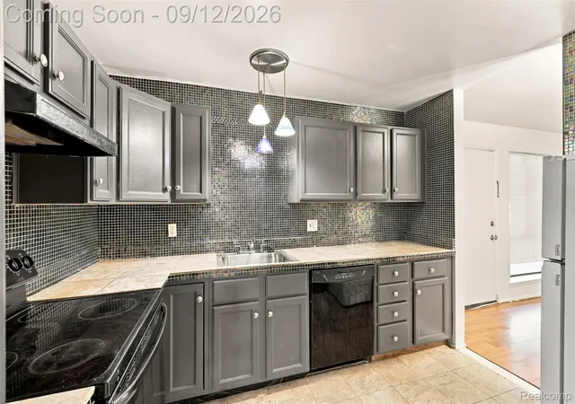 Listing Photo 4 - Condo for sale in building located at 28426 W 8 Mile Rd, Oakland, MI 48336 - Unit #A4