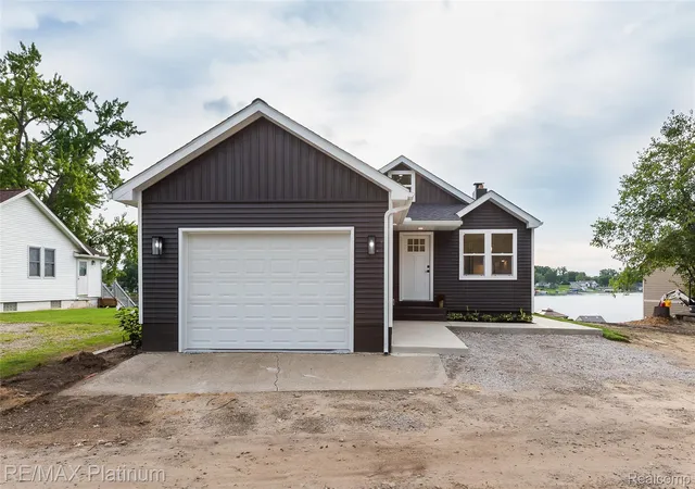 Photo 1 of Single family home for sale at 6298 Fonda Lake Dr, Brighton, MI 48116 | MLS# 20261070513 | Listing updated on 2026-09-09
