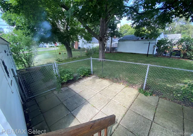 Photo 4 of Single family home for sale at 808 Mann Ave, Flint, MI 48503 | MLS# 20261070514 | Listing updated on 2026-09-03
