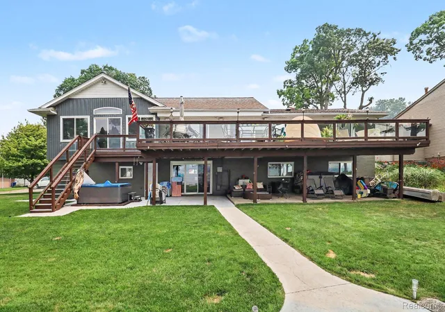 Photo 1 of Single family home for sale at 3233 Shawnee Ln, Waterford, MI 48329 | MLS# 20261070517 | Listing updated on 2026-09-13