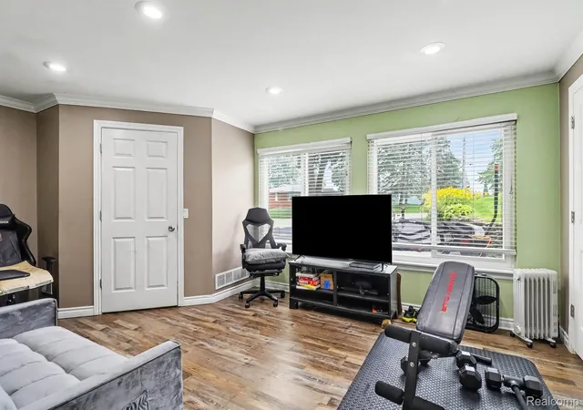 Photo 3 of Single family home for sale at 3233 Shawnee Ln, Waterford, MI 48329 | MLS# 20261070517 | Listing updated on 2026-10-11
