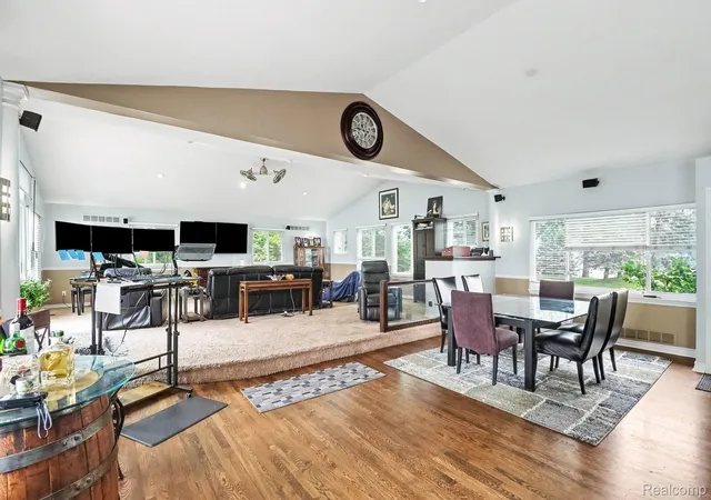 Photo 4 of Single family home for sale at 3233 Shawnee Ln, Waterford, MI 48329 | MLS# 20261070517 | Listing updated on 2026-10-11