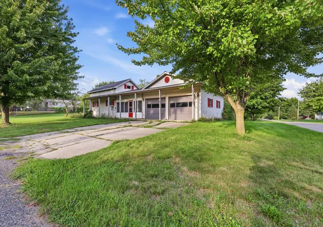 Photo 2 of Single family home for sale at 410 Blanchard St, Muir, MI 48860 | MLS# 65026046557 | Listing updated on 2026-10-09