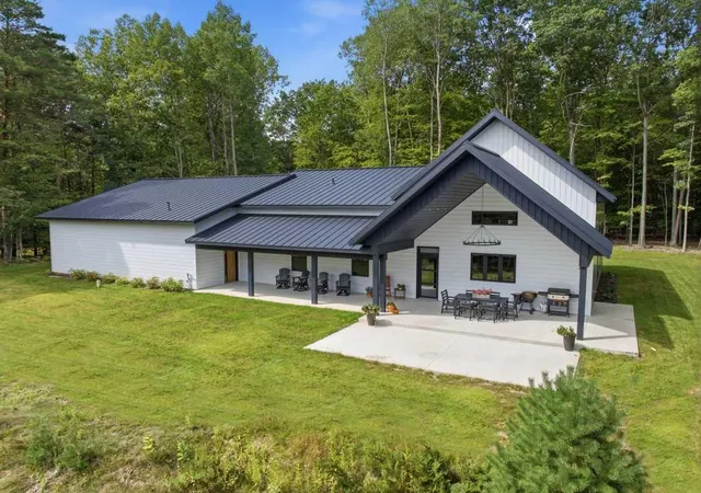 Photo 3 of Single family home for sale at 6468 Dunhill Dr, Stanwood, MI 49346 | MLS# 77080073128 | Listing updated on 2026-09-09