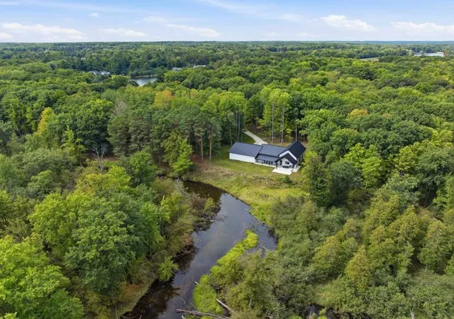 Photo 4 of Single family home for sale at 6468 Dunhill Dr, Stanwood, MI 49346 | MLS# 77080073128 | Listing updated on 2026-09-09