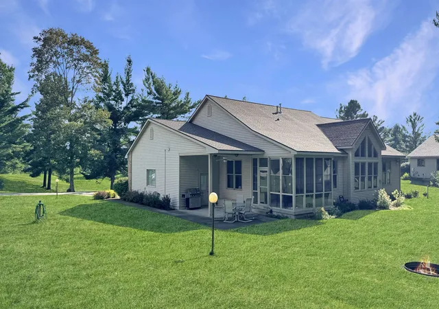 Photo 2 of Single family home for sale at 618 White Pine Dr, Cadillac, MI 49601 | MLS# 78080073130 | Listing updated on 2026-09-18