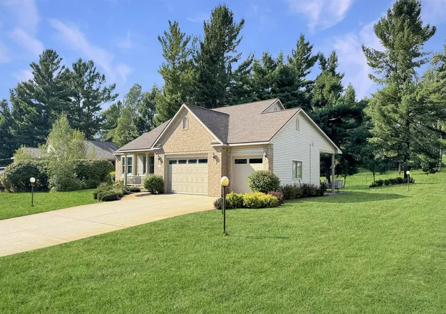 Photo 3 of Single family home for sale at 618 White Pine Dr, Cadillac, MI 49601 | MLS# 78080073130 | Listing updated on 2026-09-18