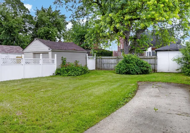 Photo 4 of Single family home for sale at 16590 Gilchrist St, Detroit, MI 48235 | MLS# 20261070527 | Listing updated on 2026-09-03