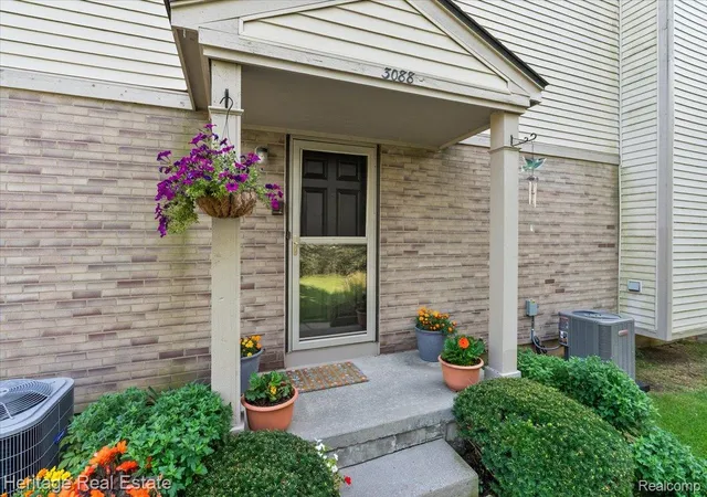 Photo 1 of Sale Pending at 3088 High Pointe Ridge Rd, Lake Orion, MI 48359 | MLS# 20261070533 | Listing updated on 2026-10-09