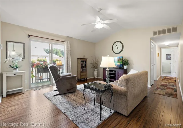 Listing Photo 2 - Condo for sale in building located at 3088 High Pointe Ridge Rd, Lake Orion, MI 48359