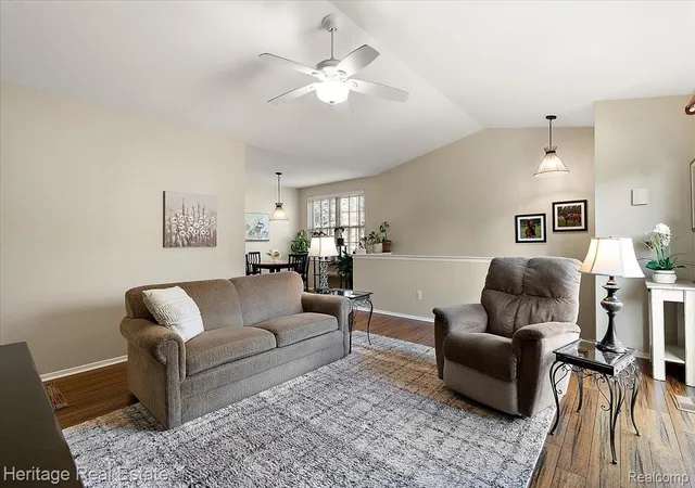 Listing Photo 3 - Condo for sale in building located at 3088 High Pointe Ridge Rd, Lake Orion, MI 48359