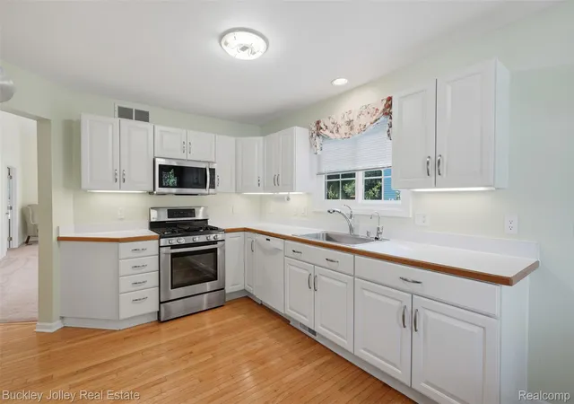 Photo 2 of Condo for sale at 4784 New Hvn Dr, Howell, MI 48843 | MLS# 20261070537 | Listing updated on 2026-09-09