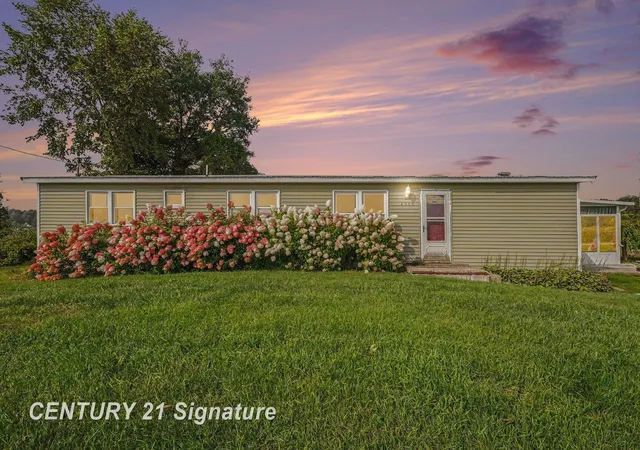 Sale Pending at 4900 Dundas Rd, Beaverton, MI 48612 | MLS# 61050220552 | Listing updated on 2026-09-12