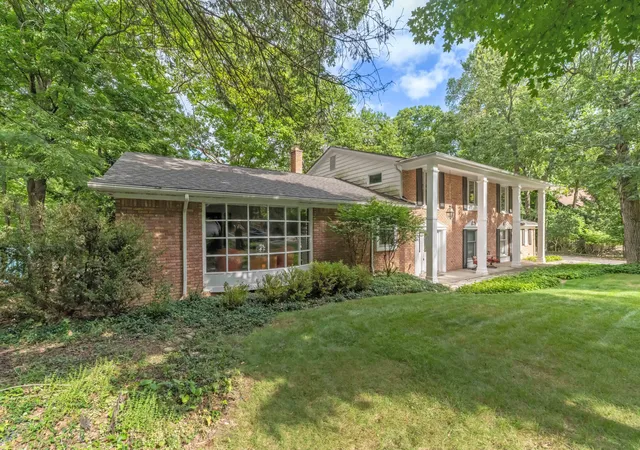 Photo 2 of Single family home for sale at 34150 Hunters Row, Farmington, MI 48331 | MLS# 81026046570 | Listing updated on 2026-09-02