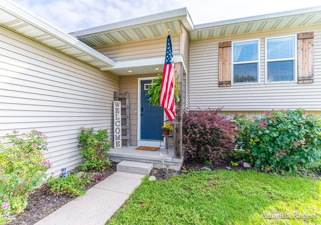 Photo 2 of Single family home for sale at 810 School Bell Ct, Belding, MI 48809 | MLS# 65026046577 | Listing updated on 2026-09-09