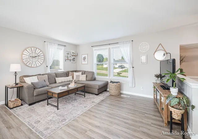 Photo 3 of Single family home for sale at 810 School Bell Ct, Belding, MI 48809 | MLS# 65026046577 | Listing updated on 2026-09-09