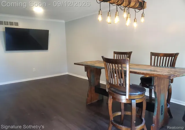 Photo 3 of Single family home for sale at 605 Amelia Ave S, Royal Oak, MI 48073 | MLS# 20261070553 | Listing updated on 2026-09-12