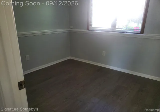 Photo 8 of Single family home for sale at 605 Amelia Ave S, Royal Oak, MI 48073 | MLS# 20261070553 | Listing updated on 2026-09-12