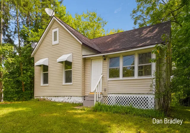 Photo 2 of Single family home for sale at 908 S Lafayette St, Greenville, MI 48838 | MLS# 65026046586 | Listing updated on 2026-09-02