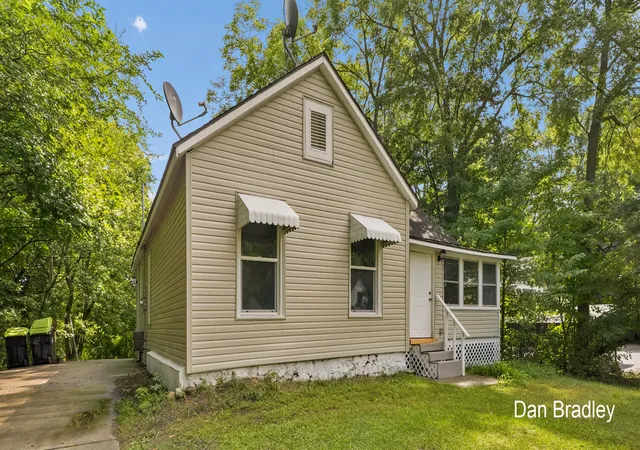 Photo 3 of Single family home for sale at 908 S Lafayette St, Greenville, MI 48838 | MLS# 65026046586 | Listing updated on 2026-09-02