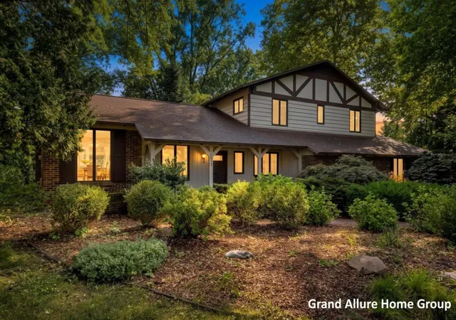 Photo 1 of Sale Pending at 2850 Burritt St Nw, Grand Rapids, MI 49504 | MLS# 65026046588 | Listing updated on 2026-09-12