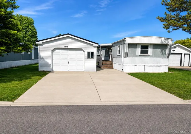 Photo 1 of Sale Pending at 107 Foxpointe Ct, Swartz Creek, MI 48473 | MLS# 20261070566 | Listing updated on 2026-09-09
