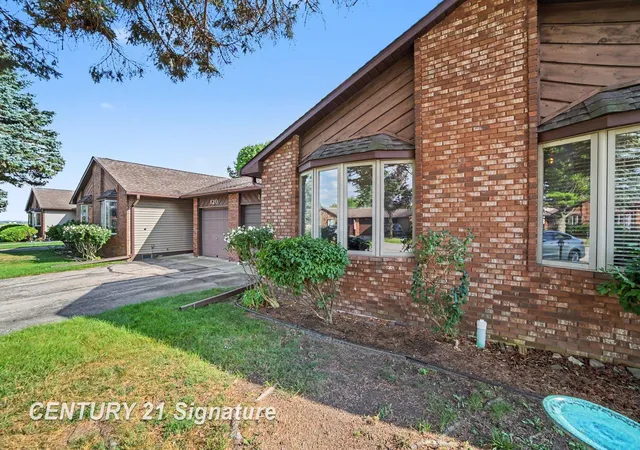 Listing Photo 3 - Condo for sale in building located at 118 Erin Ct, Auburn, MI 48611