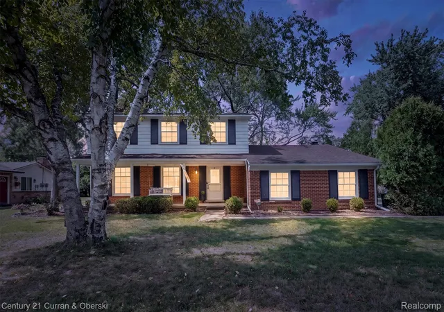 Photo 3 of Single family home for sale at 25137 Castlereigh Dr, Farmington Hills, MI 48336 | MLS# 20261070576 | Listing updated on 2026-09-18