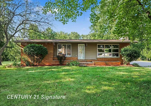 Photo 1 of Single family home for sale at 886 W Walnut St, Saint Charles, MI 48655 | MLS# 61050220569 | Listing updated on 2026-09-09